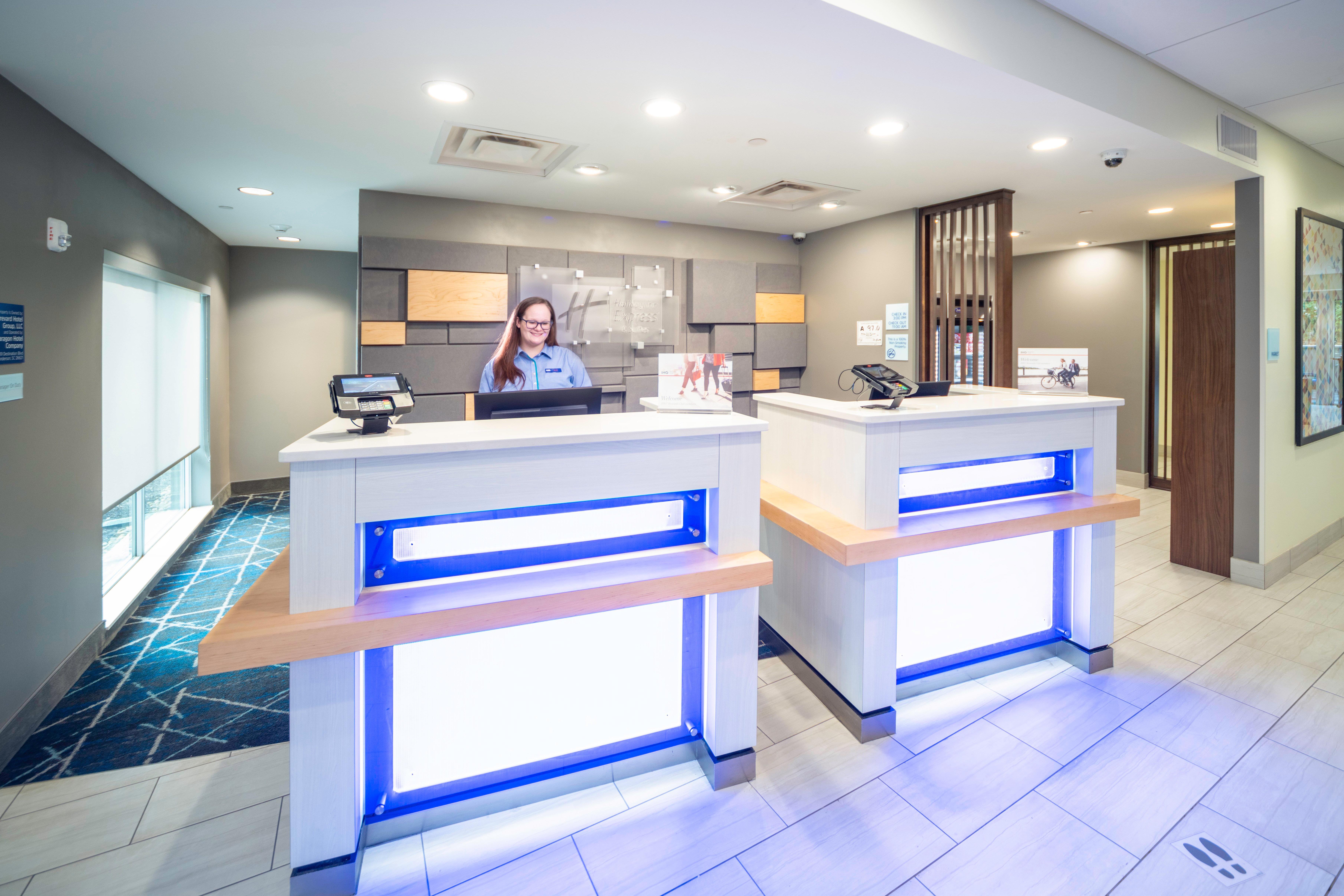 Holiday Inn Express & Suites Brevard - City Center Eksteriør billede